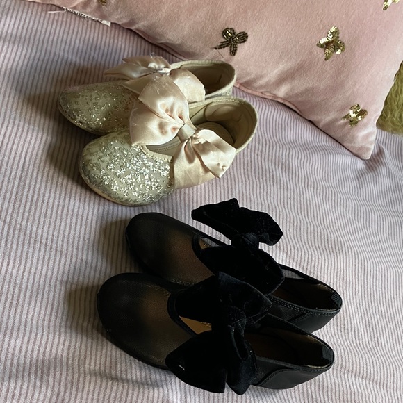 Glittery Cream and Black Baby Shoes with Bows - Picture 1 of 7